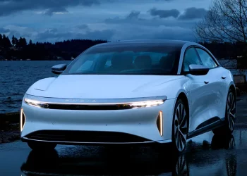 Are Electric Vehicles the Key to Cleaner Air? Discover How They Reduce Pollution!