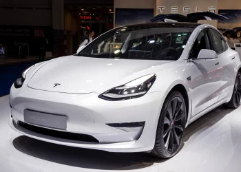 Do Electric Vehicles Really Make a Difference? Assessing Their Environmental Impact!