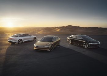 Can Traditional Automakers Survive the EV Transition? Examining the Risks and Rewards!