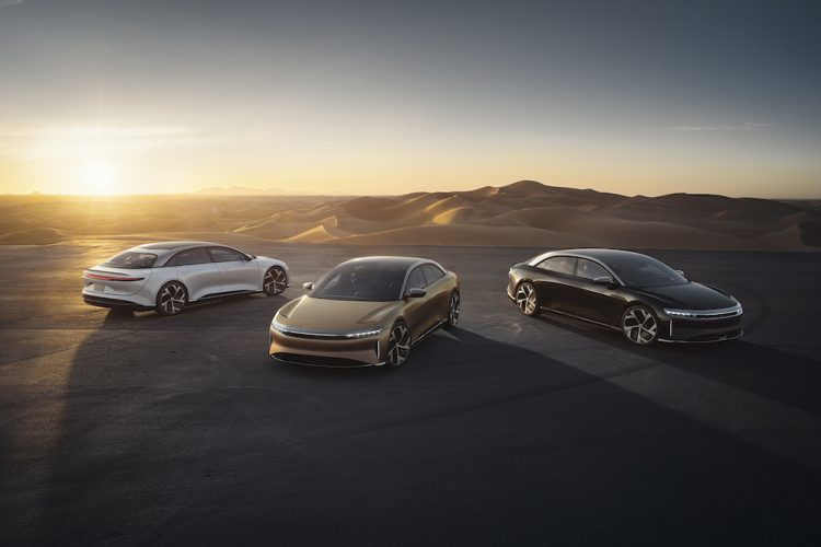 Can Traditional Automakers Survive the EV Transition? Examining the Risks and Rewards!