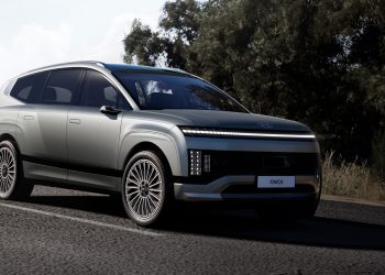 Can Traditional Auto Manufacturers Keep Up with EV Innovation? A Comparative Analysis of Technological Advancements!