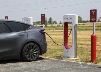 Are Wireless Charging Stations the Future of EVs? Exploring the Convenience of Cord-Free Charging!