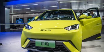 How Are Countries Racing to Lead the EV Revolution? The Global Policy Battle!