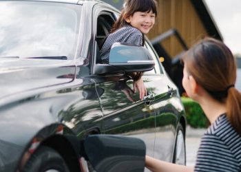 The Role of Smart Features in Electric Vehicles and How They Enhance the Driving Experience