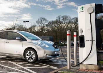How Can the Construction of Renewable Energy Charging Stations Further Enhance the Environmental Benefits of Electric Vehicles?