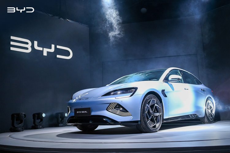 How Are Innovations in Battery Technology Improving Electric Vehicle Performance?