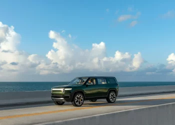 How Do Electric Vehicles Help Decrease Dependence on Fossil Fuels?