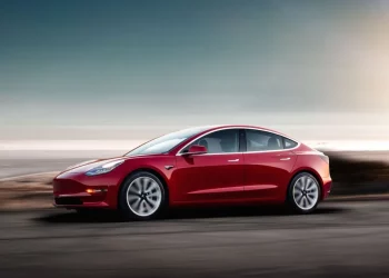 How Are Traditional Auto Manufacturers Adapting to the Electric Vehicle Revolution?