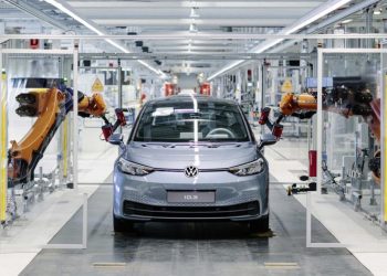 Are Electric Vehicles Set to Overcome the Challenges of Traditional Manufacturing?