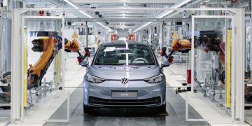 Are Electric Vehicles Set to Overcome the Challenges of Traditional Manufacturing?