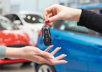 The Rise of Electric Vehicles: Can Traditional Automakers Find New Competitiveness During the Transition?