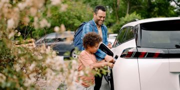 Can Innovations in Battery Technology Solve the Problems of Slow Charging and Short Range in Electric Vehicles?