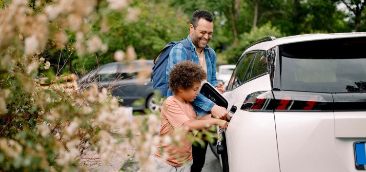 Can Innovations in Battery Technology Solve the Problems of Slow Charging and Short Range in Electric Vehicles?