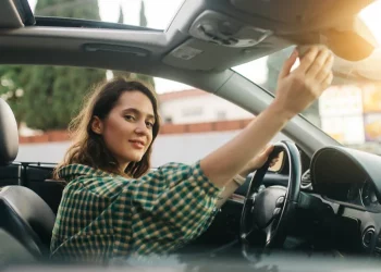 From Smart Features to Green Energy: Can the Technological Advancements of Electric Vehicles Deliver a Revolutionary Mobility Experience?